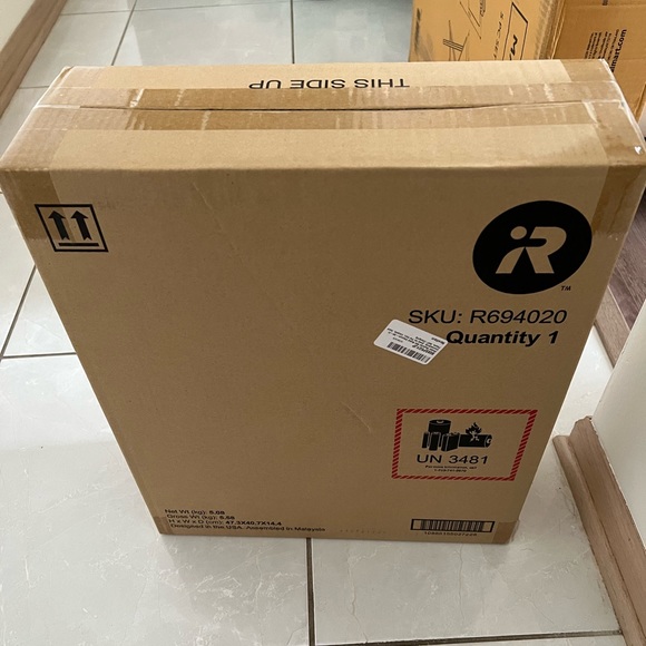 iRobot Roomba 694 WiFi Connected Robot Vacuum - Picture 4 of 8